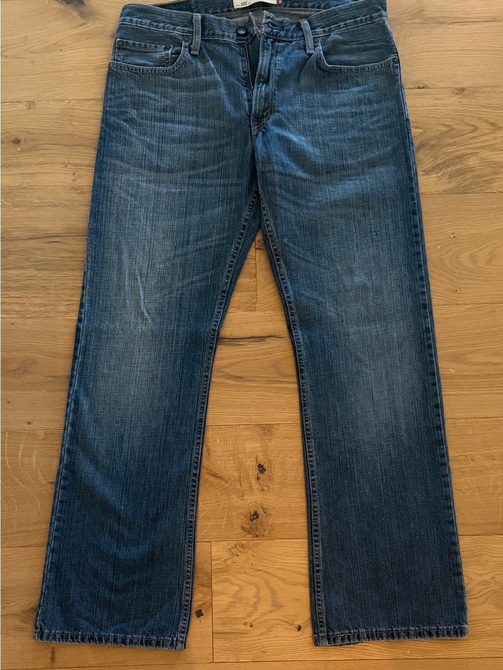 Levi's Men's Straight Jeans in Medium Blue Wash